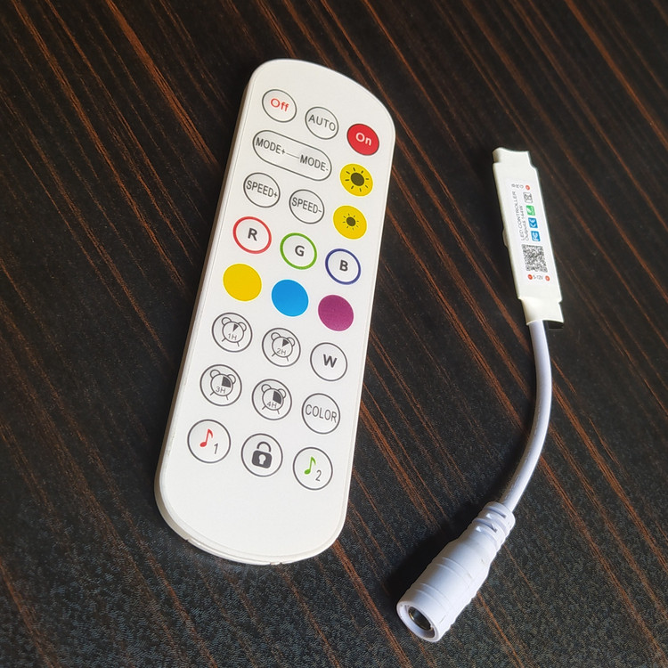ریموت کنترل RGB آدامسی موزیکال 6 آمپر Rgb musical 6 amper rgb