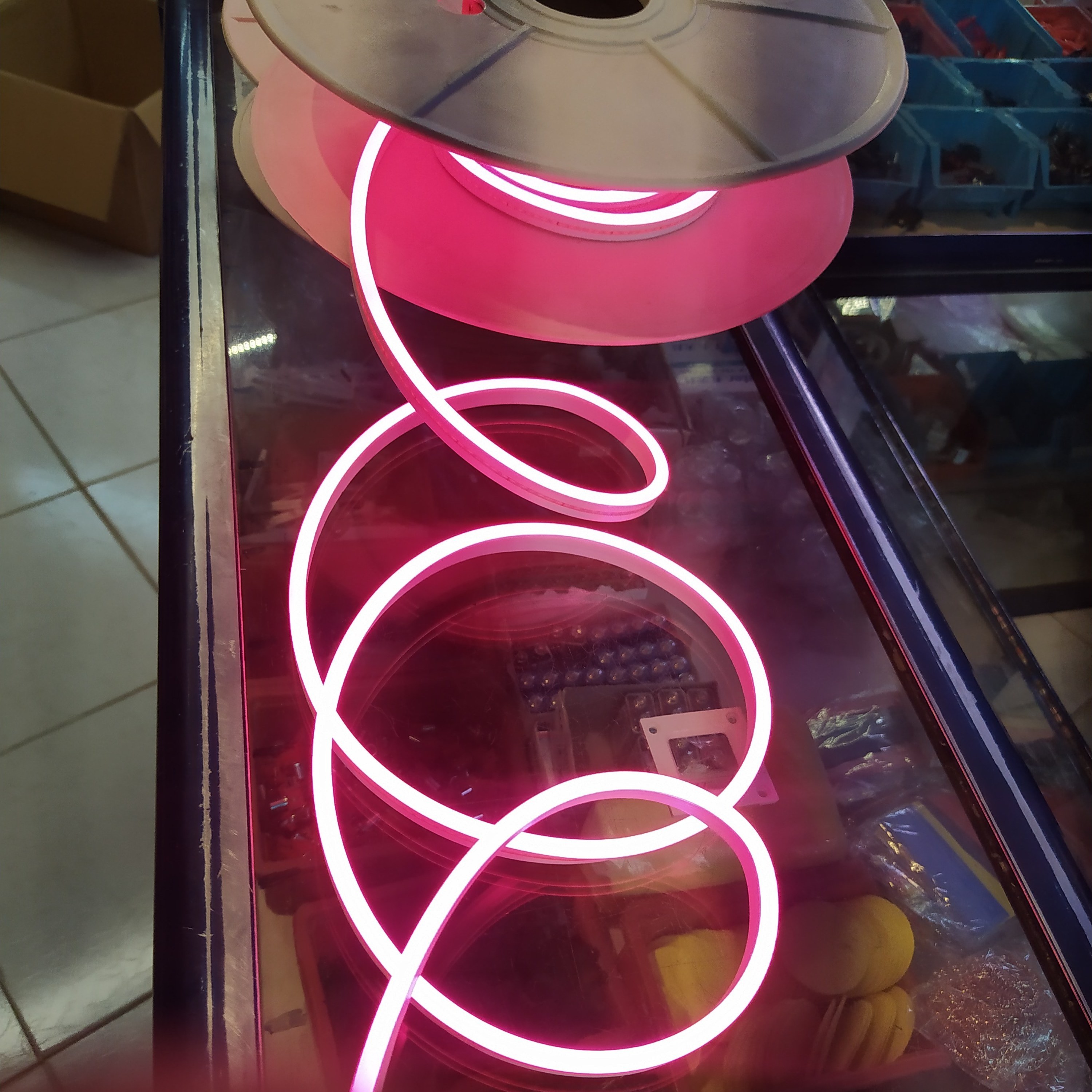 ال ای دی نئون فلکسی صورتی متری Pink Neon LED