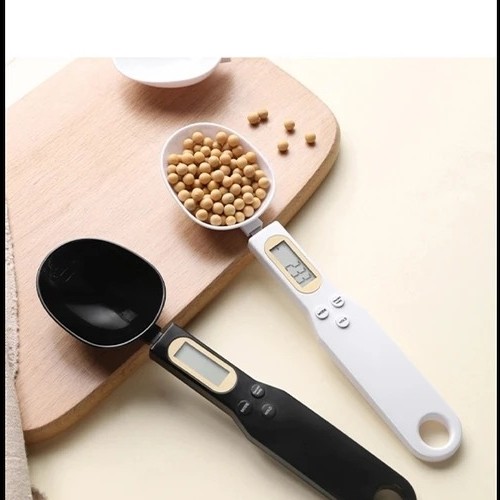 ترازو دیجیتال آشپزخانه قاشقی 500 گرمی دقت 0.1 گرم، نمایشگر دیجیتال، قابلیت صفر کردن و اندازهگیری دقیق مواد غذایی مناس