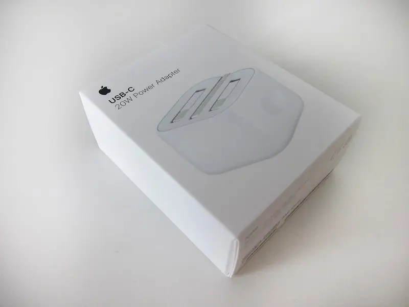 شارژر اصلی اپل ۲۰ وات USB-C مدل MUVT3B/A با پین تاشو اورجینال